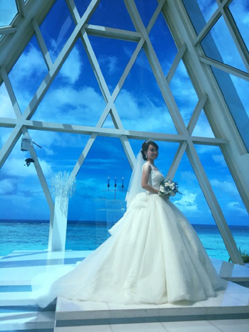ウェディングドレスショップアトリエアンのブログ ドレスはコートニー グアム ブルーアステールで結婚式でした