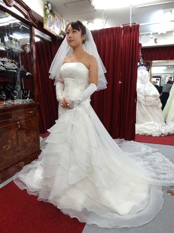 ウェディングドレスショップアトリエアンのブログ ドレスはトレビの変更 アニヴェルセル東京ベイで結婚式です
